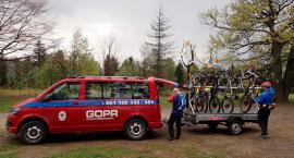 Ratownicy GOPR na rowerach sprawdzali w rejonie Magurki Wilkowickiej dzikie ścieżki, z których korzystają rowerzyści 