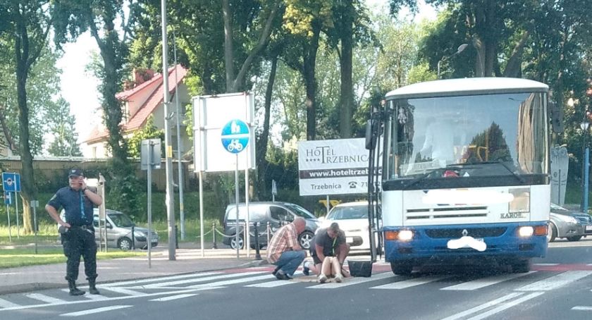 Potrącenie na rondzie