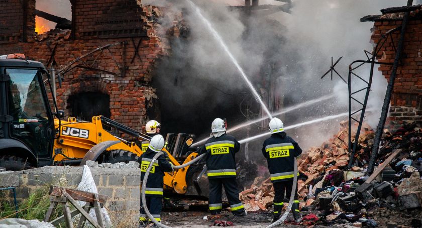 Trwa walka z pożarem w Pietrowicach Małych - zobacz zdjęcia