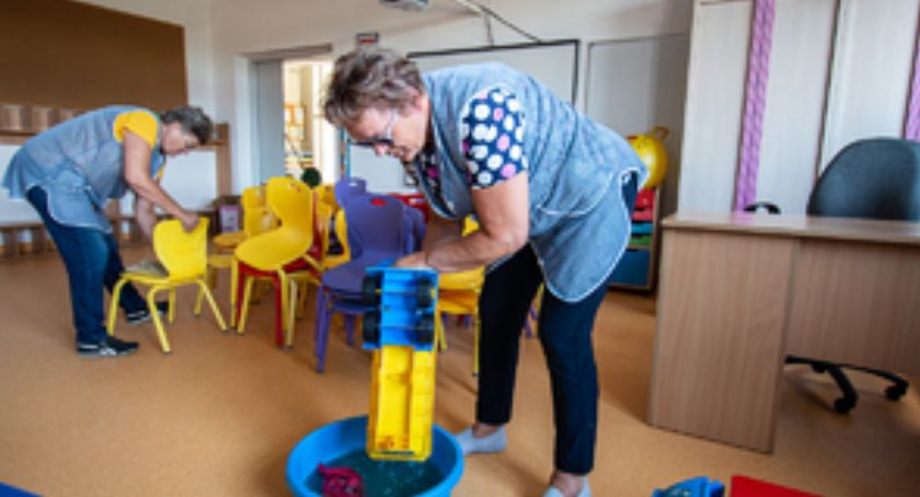 Tradycyjnie i hybrydowo.  Uczniowie wracają do szkół