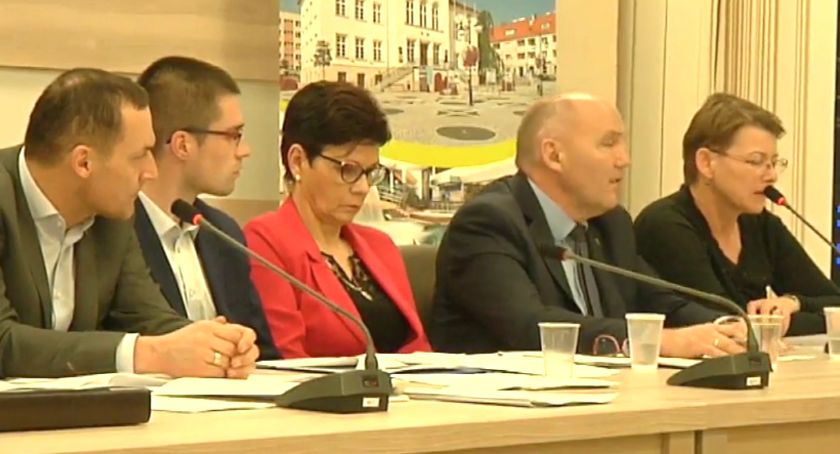 Radny chce się założyć z burmistrzem o 10 tys. zł i przy okazji ujawnia zaskakujące fakty