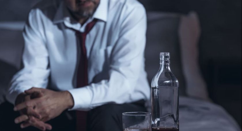 Alkoholizm - reaguj na pierwsze symptomy, nie dopuść do rozwoju uzależnienia