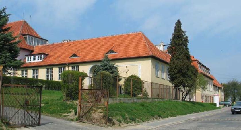 Jedna osoba z wynikiem dodatnim - LO przestawione na nauczanie zdalne