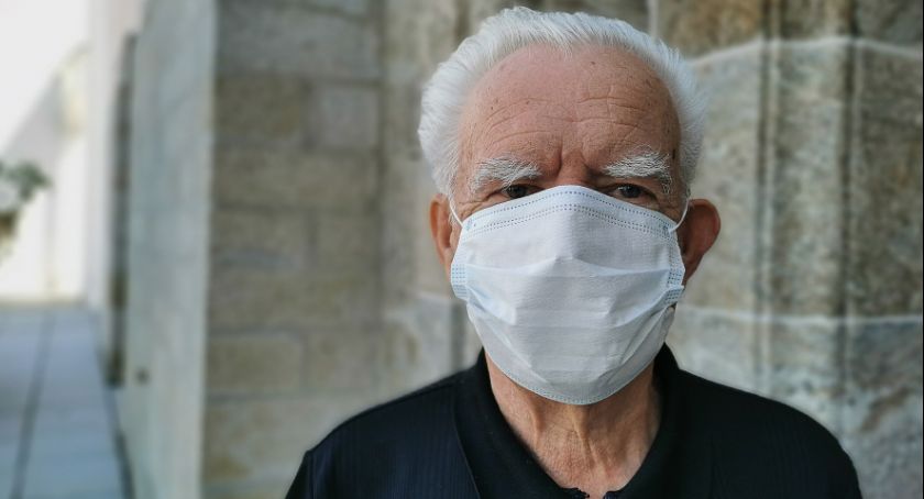 Bezpiecznie w placówkach dla seniorów. Zasady działania w czasie pandemii