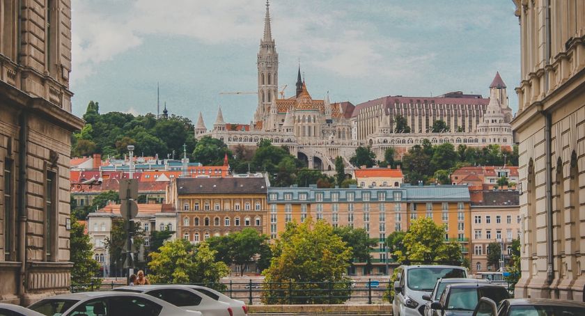 Czy można wybrać się na wycieczkę na Węgry? Jakie obostrzenia dla Polaków?