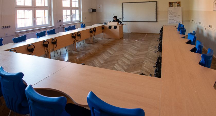 Tradycyjne nauczanie daje uczniom poczucie bezpieczeństwa 