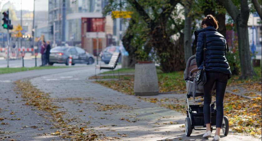 Od poniedziałku wraca dodatkowy zasiłek opiekuńczy na dziecko
