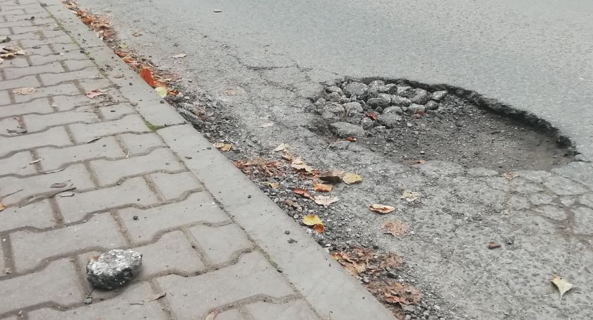 Kierowcy uwaga na dziurę!