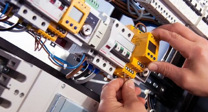 Jak przebranżowić się w elektryka?