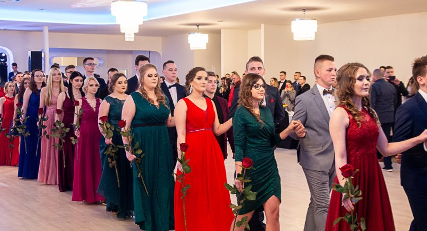 Czy maturzyści pobawią się na studniówkach
