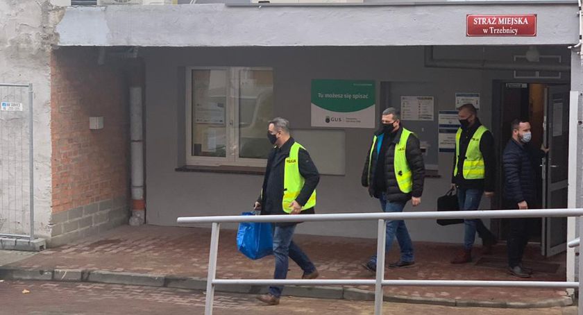 Nagły przyjazd policji do trzebnickiego urzędu