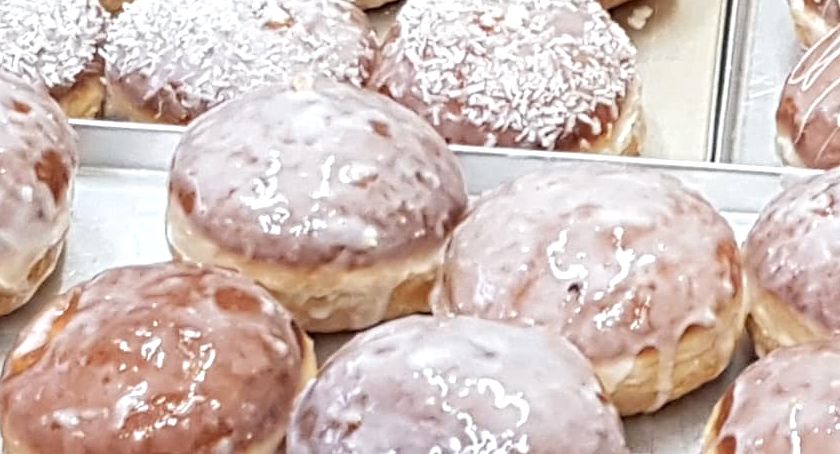 Tłuściutki Król Karnawału osłodzi szare dni