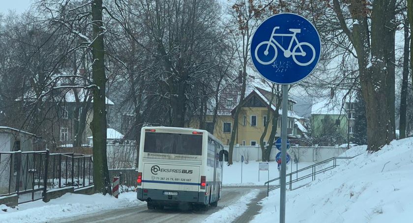 Uwaga, ul. Kolejowa jest dwukierunkowa. Czy to bezpieczne?