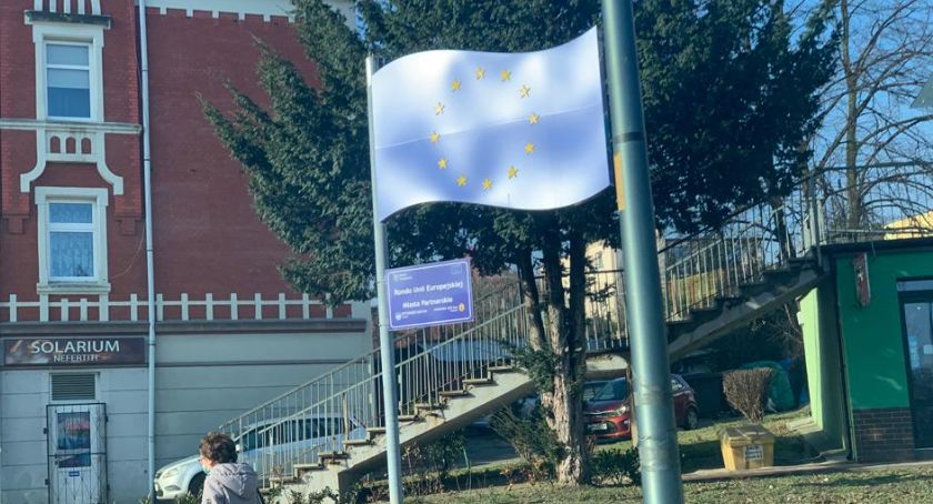 Podświetlona flaga UE będzie demontowana? Kosztowała ponad 13500 zł