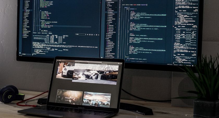 Jak dobrać monitor do MacBooka? – Wszystko, co trzeba wiedzieć