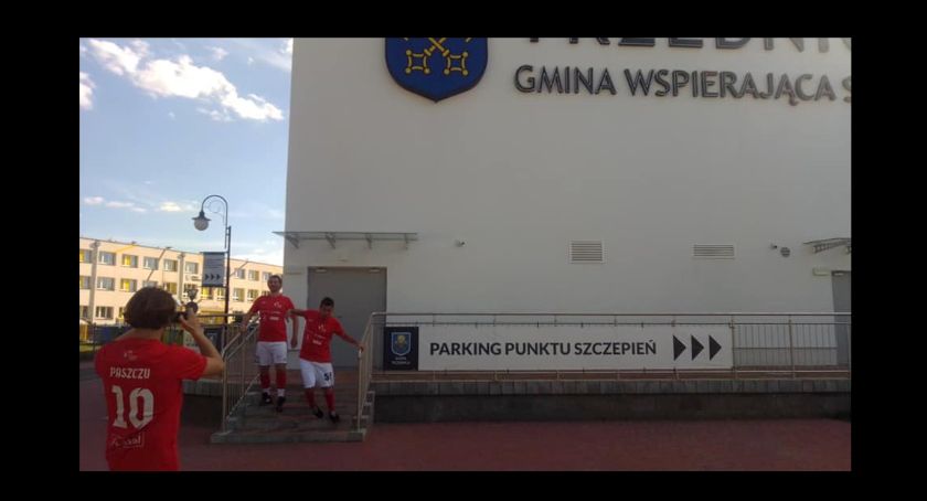 Znany kabaret nakręcił zabawny film i przy okazji ośmieszył burmistrza i trzebnicką inwestycję