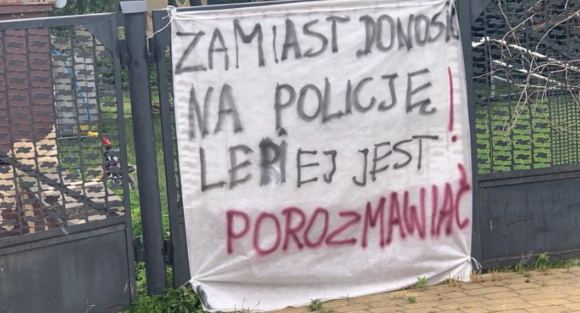 Ostrzeżenie czy prośba? Wiemy kto i dlaczego powiesił transparent