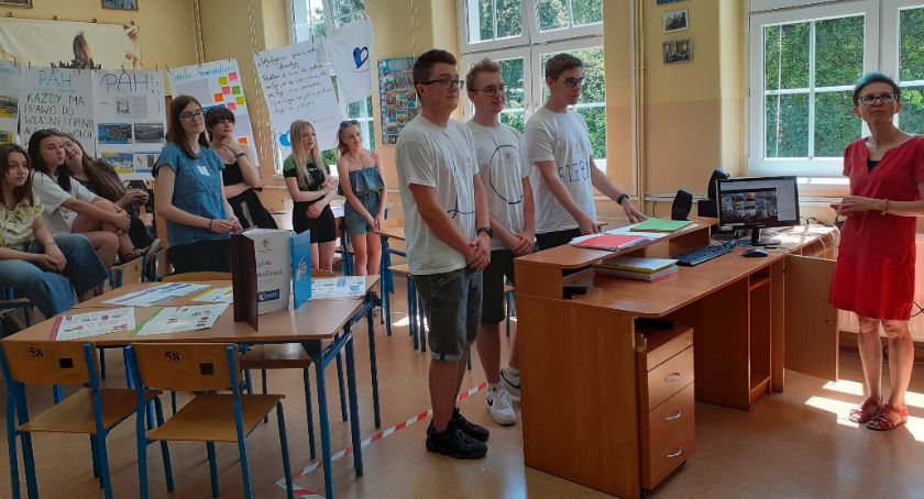 Projekty uczniowskie w trzebnickim liceum