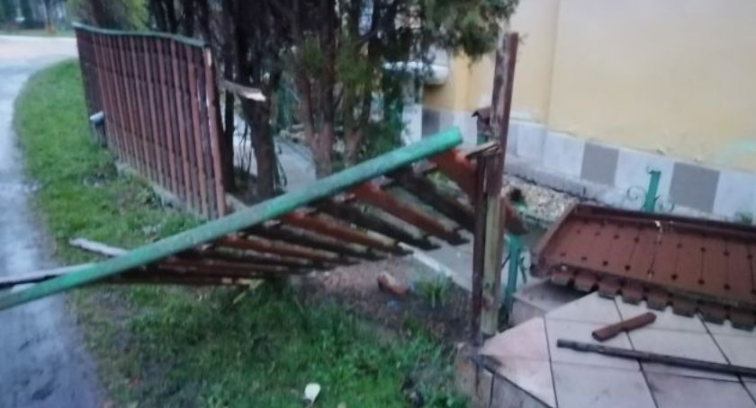 Stanął przed sądem za zniszczenie płotu i groźby