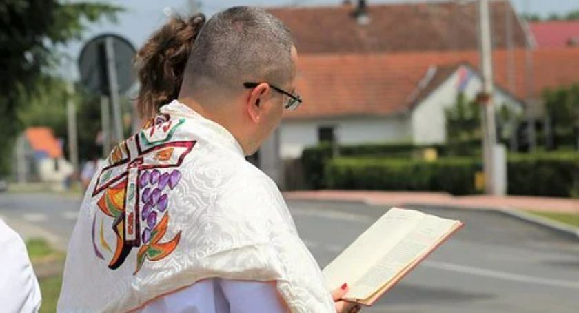 Czytelnicy o religii w szkołach