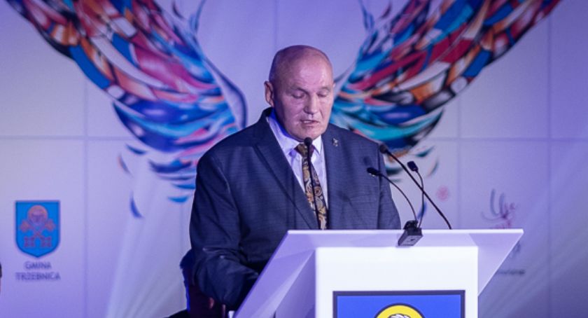 Czy siostra burmistrza Długozimy dostała pracę w gminnej jednostce?