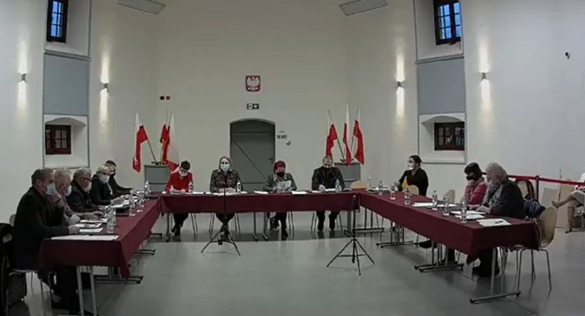 Burzliwie na sesji w sprawie podwyżek