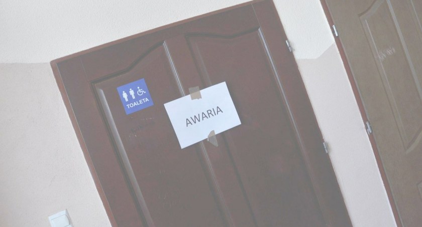 Poczekalnia i toaleta zamknięte dla pasażerów