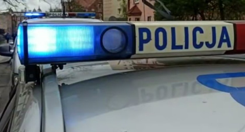 Kobieta atakowała samochody