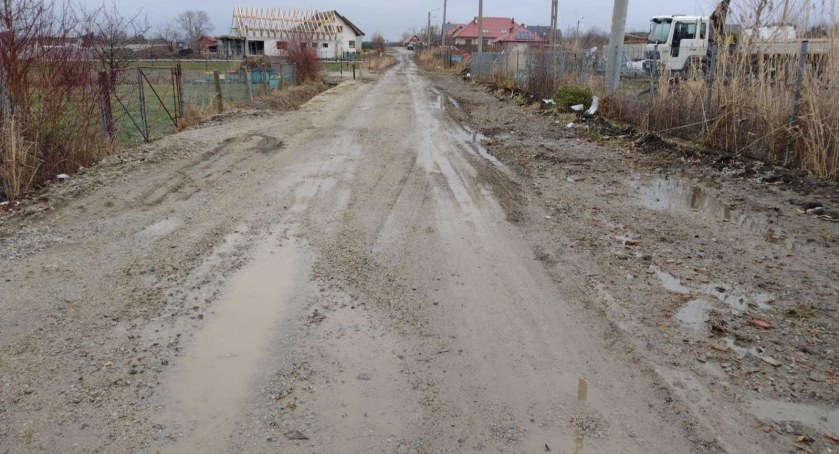 Może być problem z budową dróg w Księginicach...