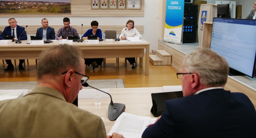 Nadciąga finansowe tsunami. Gmina Trzebnica pogrąża się w długach