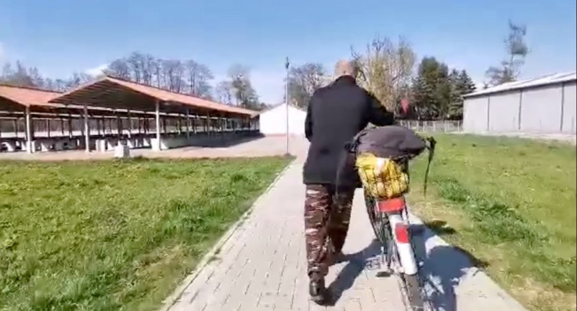 Pijany chciał jechać rowerem, ale... Zobaczcie FILM