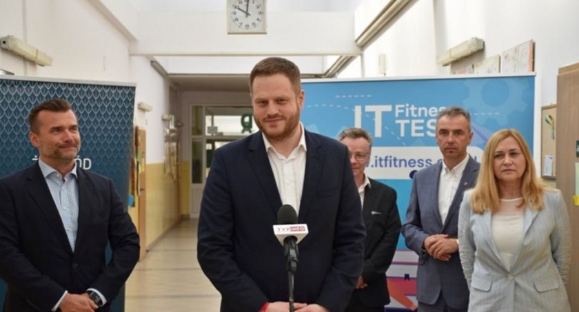 Minister cyfryzacji w Żmigrodzie