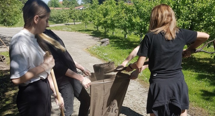 Pomagali w klasztorze