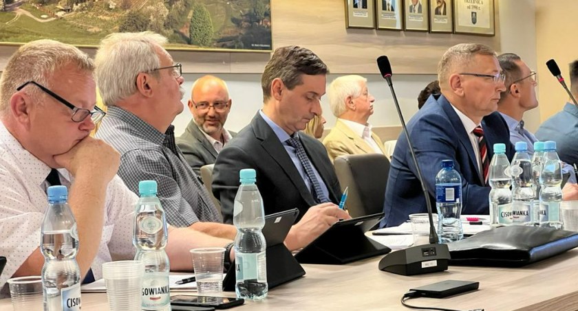 Prześwietlamy majątek trzebnickich radnych. Zobaczcie jak żyją i co mają