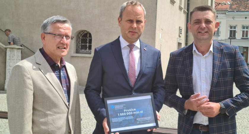 Prawie 2 mln zł na budowę oświetlenia w trzech miejscowościach Gminy Prusice