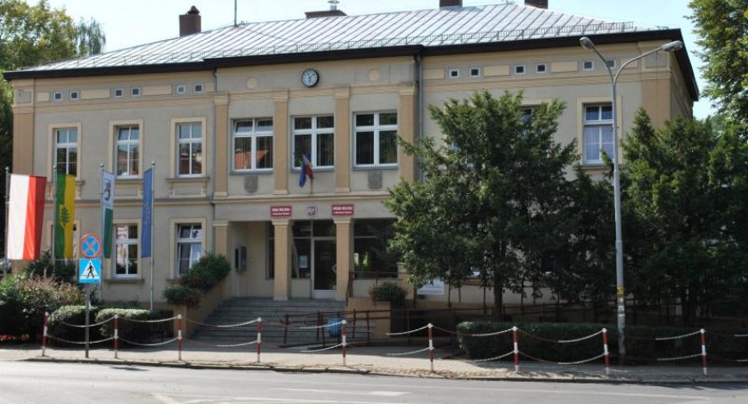 Czy w Urzędzie Miejskim w Obornikach Śląskich podłożono ładunki wybuchowe?