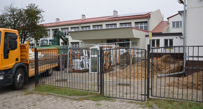 Remont zespołu szkolno-przedszkolnego w Zawoni. Przewidywany system zmianowy