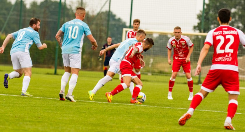 Pierwsze derby w tym sezonie. Mecz Polonii Trzebnica i Piasta Żmigród.