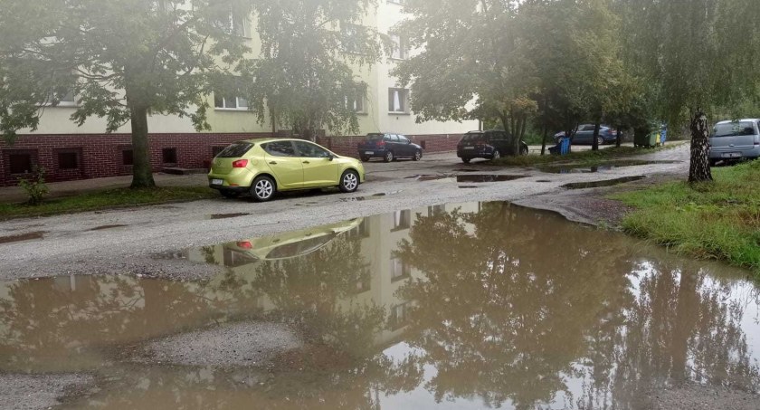 Podtopienia. Zalane szkoły, ulice, budowy i boiska