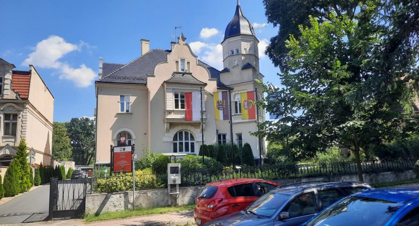 Czego policja szukała w starostwie? Ujawniamy kulisy