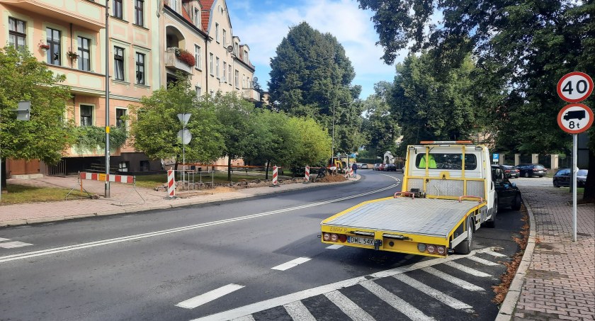 Remont chodnika w Trzebnicy. Możliwe utrudnienia w poruszaniu się pieszych