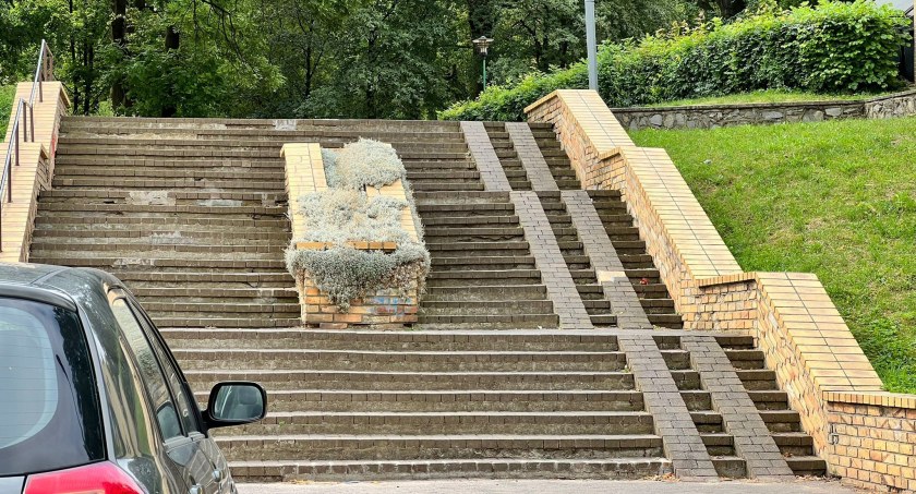 Ludzie oszczędzają, a w gminie bal jak na Titanicu