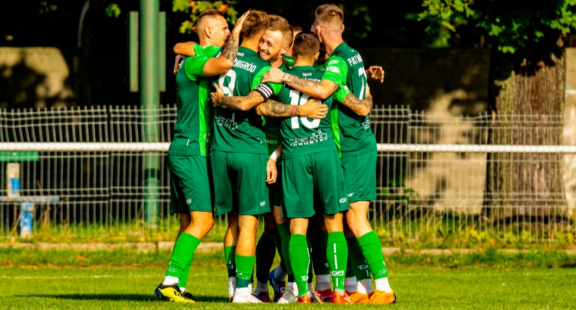 Remis na boisku w Pieszycach. Piast Żmigród kontra Lechia Dzierżoniów
