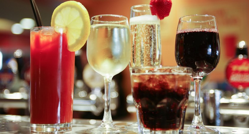 Rodzaje kieliszków i szkła do serwowania alkoholu - przewodnik