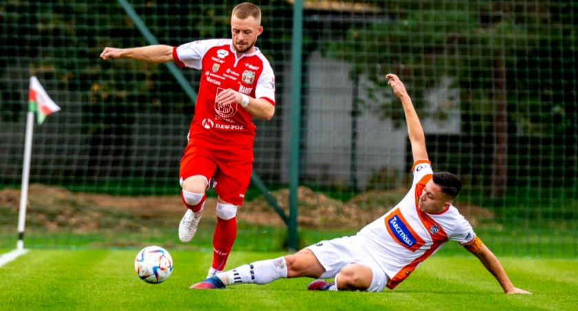Sobotnie derby na boisku w Żmigrodzie