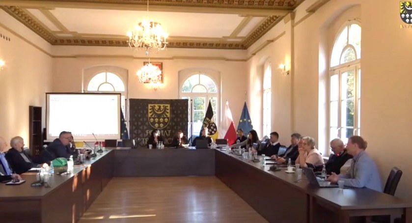 Kulisy odwołania rzecznika konsumentów. Gorąca dyskusja na sesji. Jaka jest prawda?