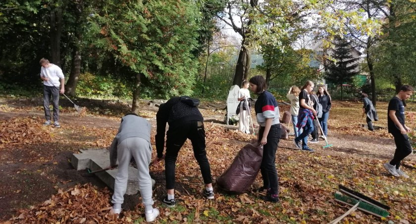 Sprzątanie grobów w gminie Oborniki Śląskie