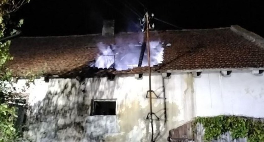 Palił się budynek mieszkalny