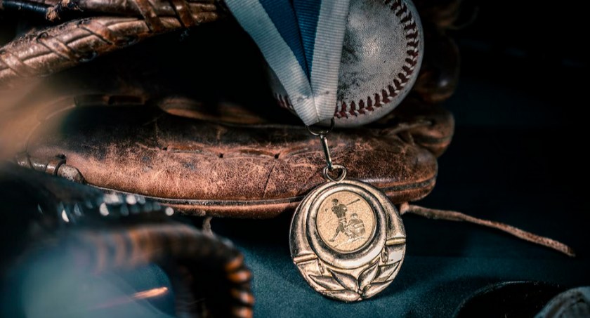 Grawerowane puchary i medale sportowe na szkolne zawody