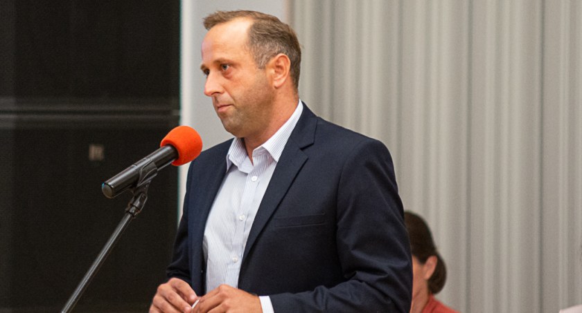 Muzeum na papierze, ale za to jest dyrektor i... pensja. Czy to była 